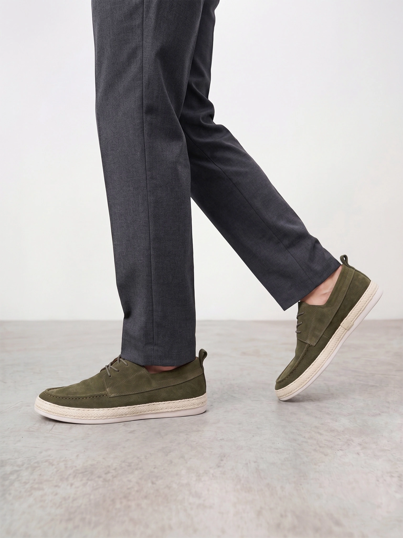 Мокасины зеленого цвета на низкой подошве